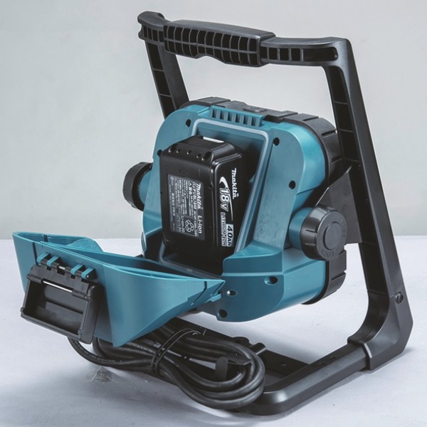 Arbeidslampe LED Makita 18V/230V 450/750 lumen lav og høy