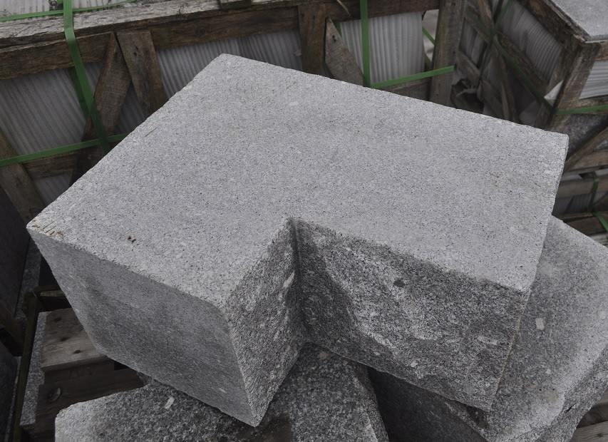 Hjørneblokk granitt 25x25x65cm støttemur
