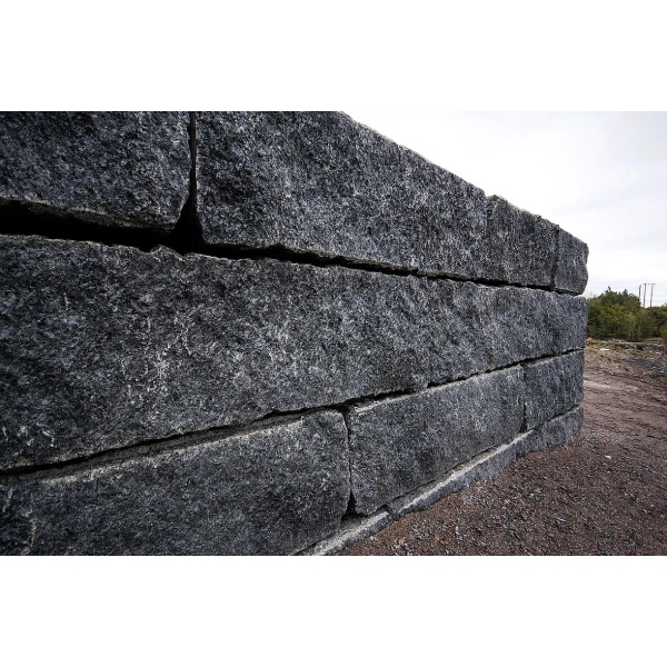 60x60cm blokk i Larvikitt granitt støttemur 1. sortering