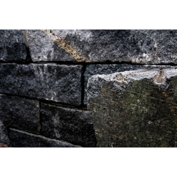 60x60cm blokk i Larvikitt granitt støttemur 1. sortering