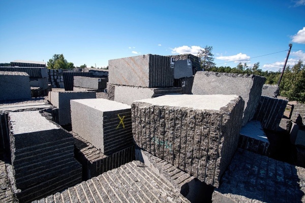 70x70cm blokk i Larvikitt granitt støttemur
